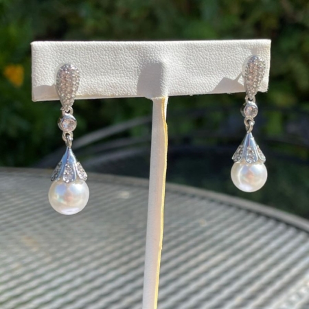 Collingwood Pearl Earrings: Etsy Collingwood Pearl Earrings: Etsy