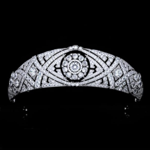 Queen Mary Bandeu Tiara: Amazon