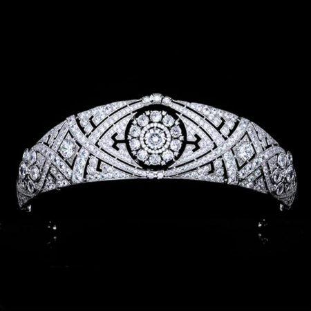 Queen Mary Bandeu Tiara: Amazon